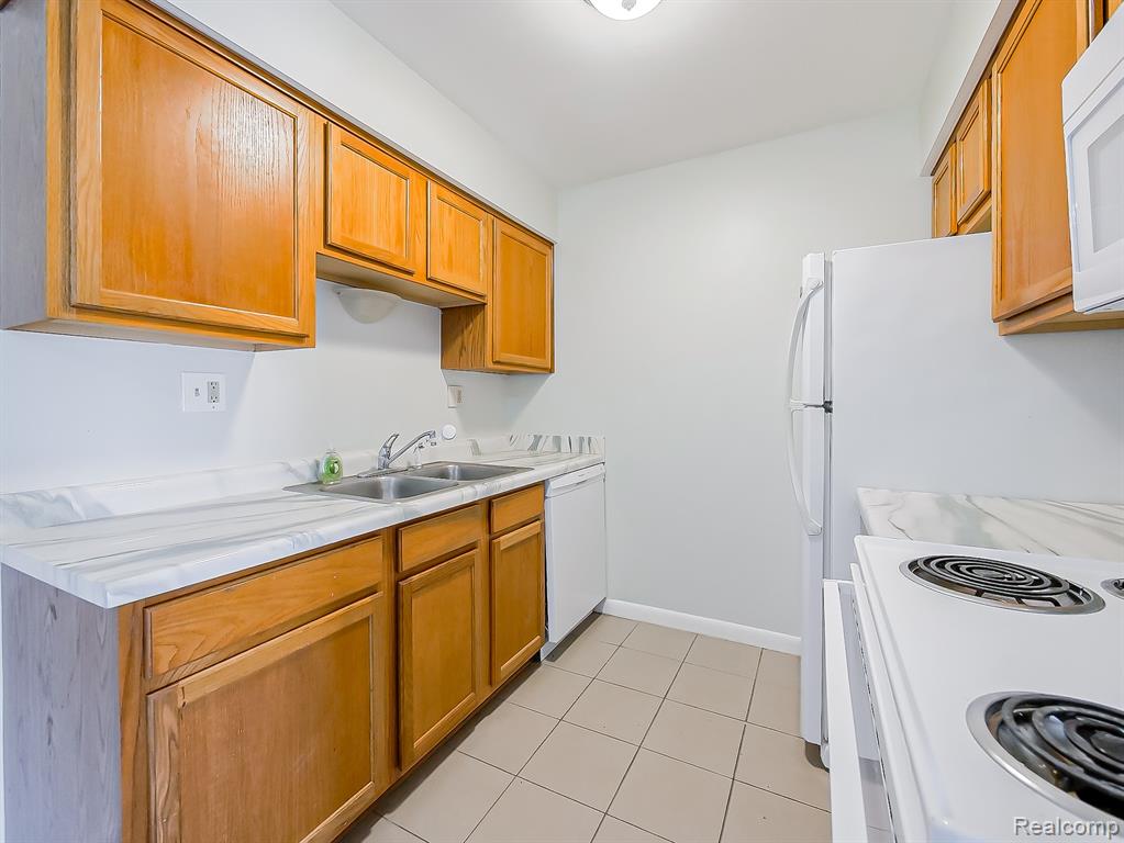125 East Van Riper Road, Unit 7 Fowlerville, MI 48836 - Photo 10 of 26