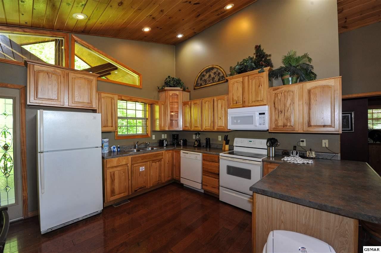 5011 Riversong Way Sevierville, TN 37876 - Photo 4 of 36