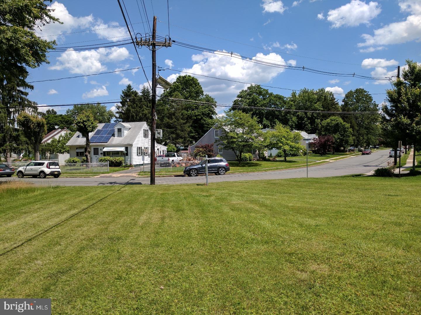 154 B Franklyn Road Ewing, NJ 08628 - Photo 3 of 4 a view of a garden with houses
