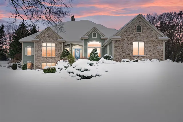 $899,000 | W261N2830 Woodburne Court, Pewaukee, WI 53072