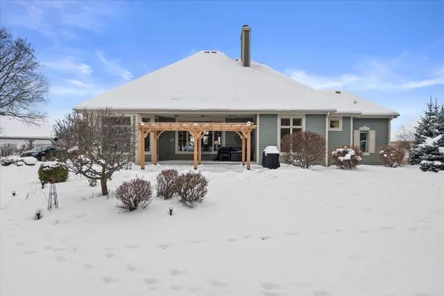 $899,000 | W261N2830 Woodburne Court, Pewaukee, WI 53072