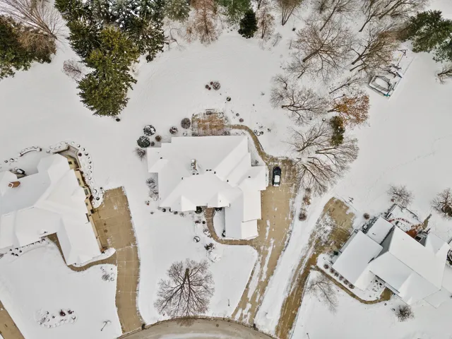 $899,000 | W261N2830 Woodburne Court, Pewaukee, WI 53072