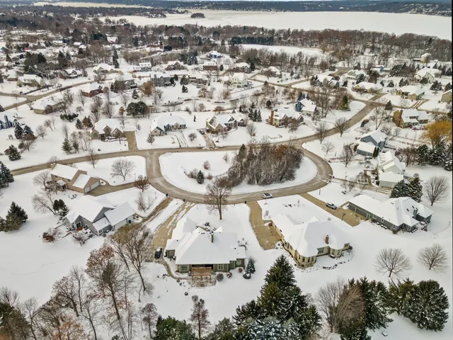 $899,000 | W261N2830 Woodburne Court, Pewaukee, WI 53072