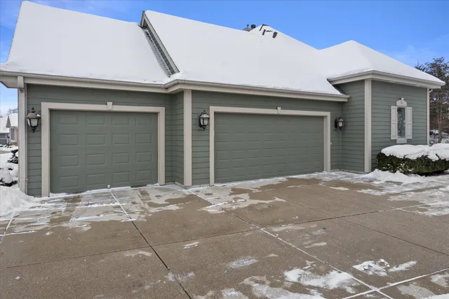 $899,000 | W261N2830 Woodburne Court, Pewaukee, WI 53072