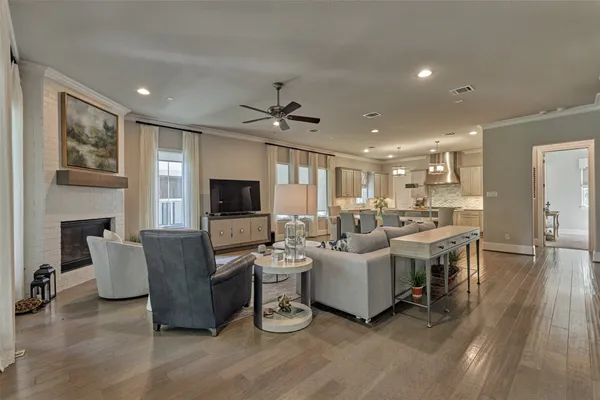 $1,198,000 | 54 Secluded Trail, The Woodlands, TX 77380