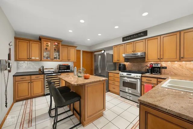 $420,000 | 544 Philip Drive, Bartlett, IL 60103