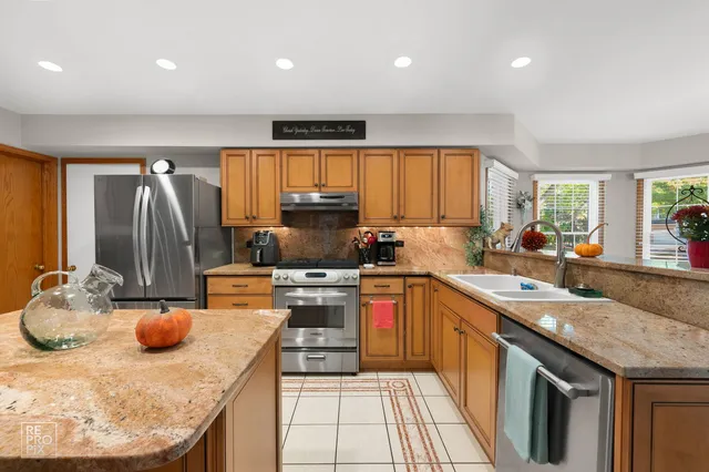 $420,000 | 544 Philip Drive, Bartlett, IL 60103