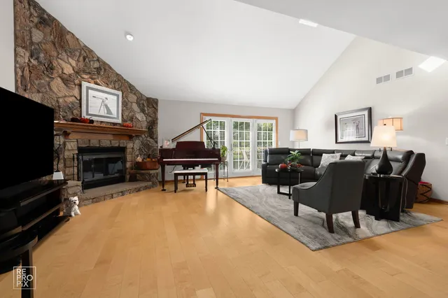 $420,000 | 544 Philip Drive, Bartlett, IL 60103