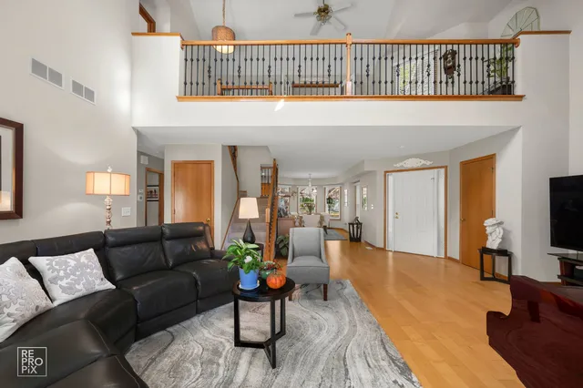 $420,000 | 544 Philip Drive, Bartlett, IL 60103