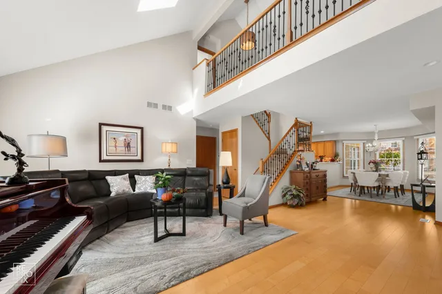 $420,000 | 544 Philip Drive, Bartlett, IL 60103