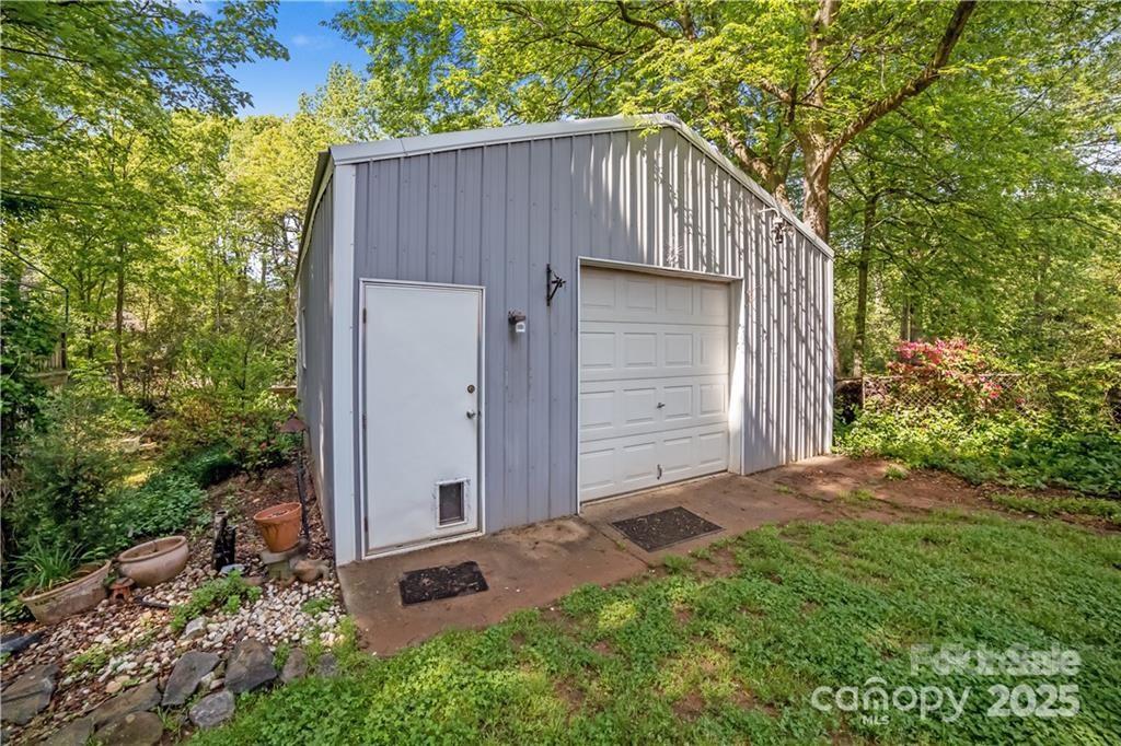 1614 Keeling Place Charlotte, NC 28210 - Photo 16 of 17 a backyard of a house with lots of green space
