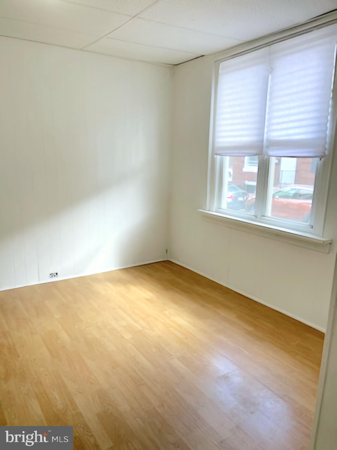 2223 Yelland Street Philadelphia, PA 19140 - Photo 5 of 25 Living Area