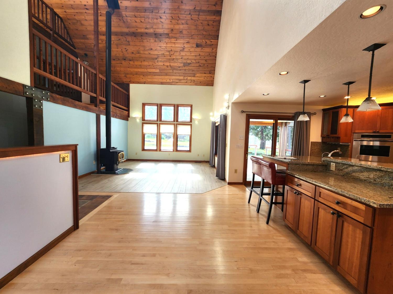 19500 Jesus Maria Road Mokelumne Hill, CA 95245 - Photo 12 of 92 a lobby with furniture and a wooden floor