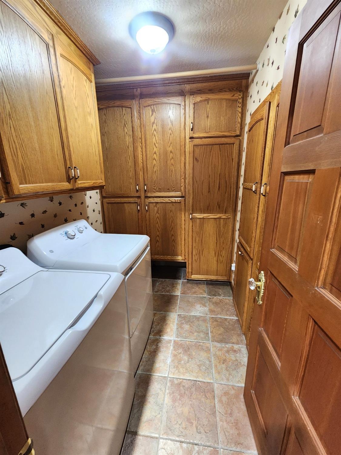 19500 Jesus Maria Road Mokelumne Hill, CA 95245 - Photo 17 of 92 a bathroom with a tub sink and mirror