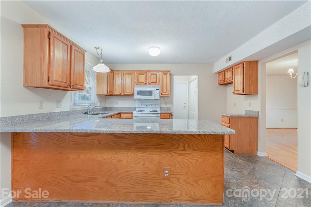7227 Potter Road Matthews, NC 28104 - Photo 7 of 23 Gallery Image 7