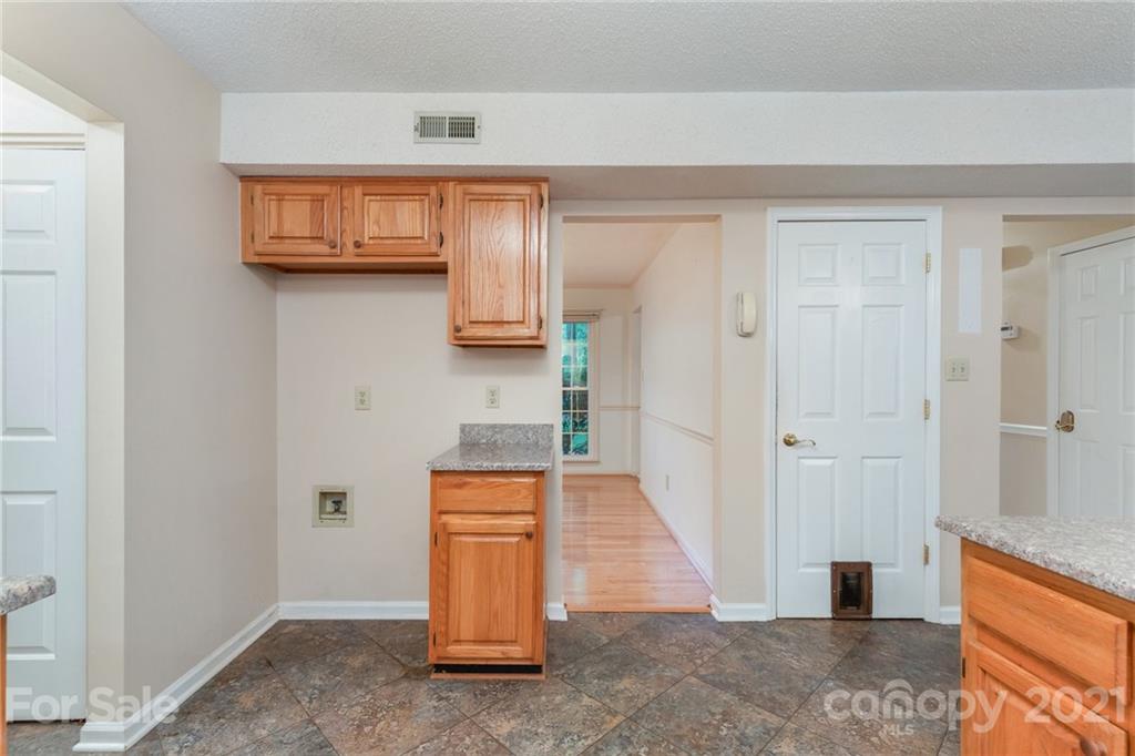 7227 Potter Road Matthews, NC 28104 - Photo 8 of 23 Gallery Image 8