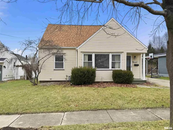 $170,000 | 215 Court Drive, Washington, IL 61571