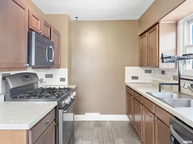 $169,900 | 215 Court Drive, Washington, IL 61571