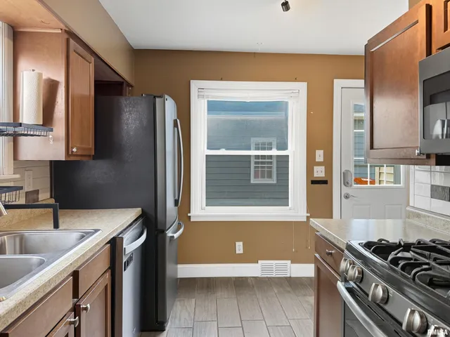 $169,900 | 215 Court Drive, Washington, IL 61571