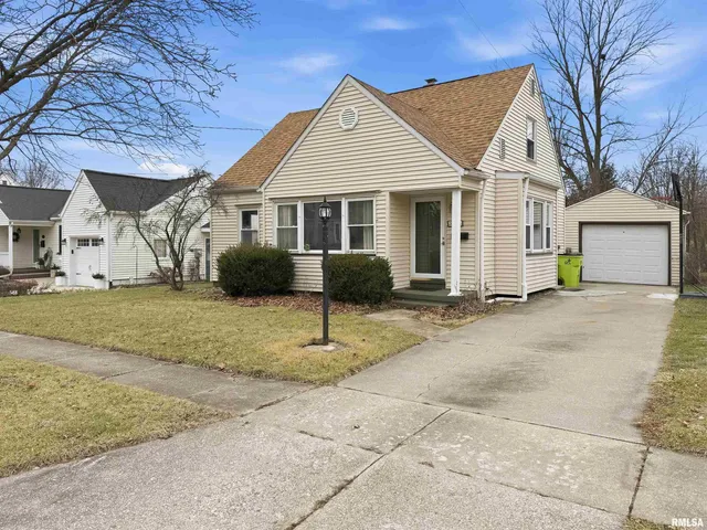 $169,900 | 215 Court Drive, Washington, IL 61571