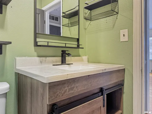 $169,900 | 215 Court Drive, Washington, IL 61571