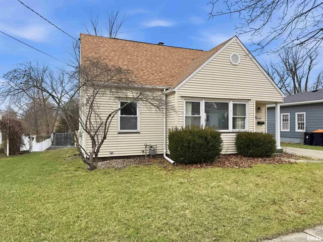 $169,900 | 215 Court Drive, Washington, IL 61571