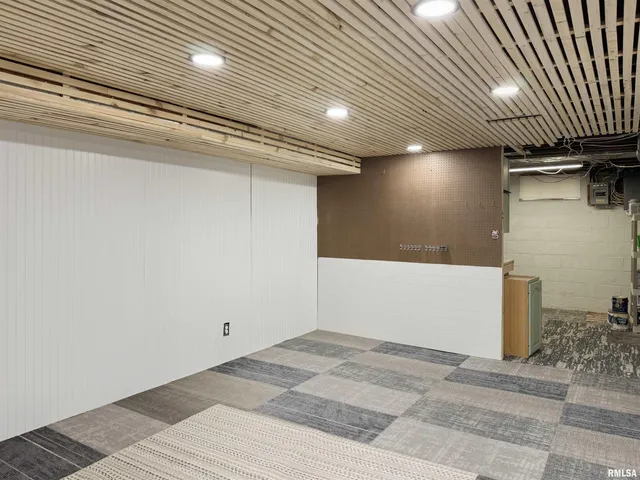 $169,900 | 215 Court Drive, Washington, IL 61571