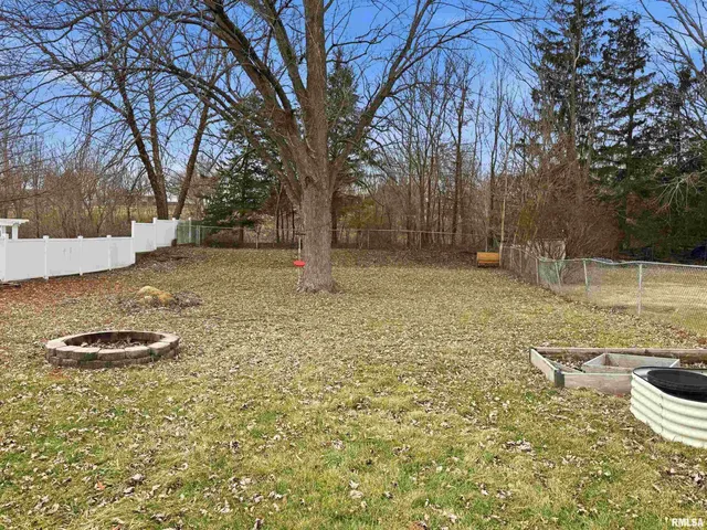 $169,900 | 215 Court Drive, Washington, IL 61571