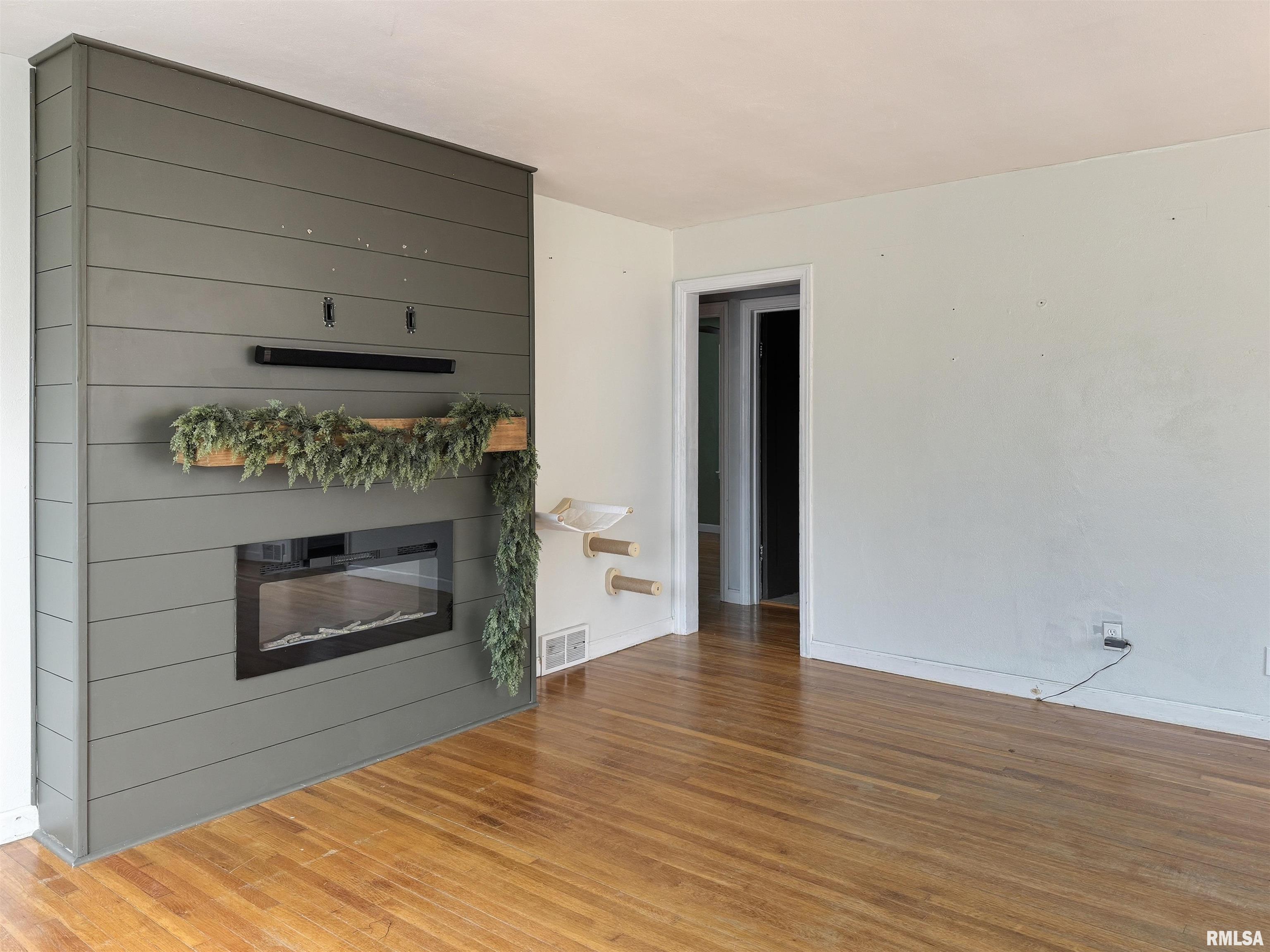 215 Court Drive Washington, IL 61571 - Photo 4 of 44