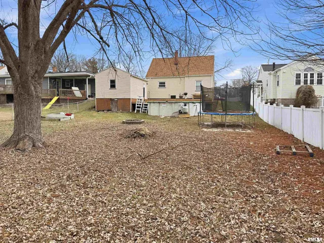 $169,900 | 215 Court Drive, Washington, IL 61571