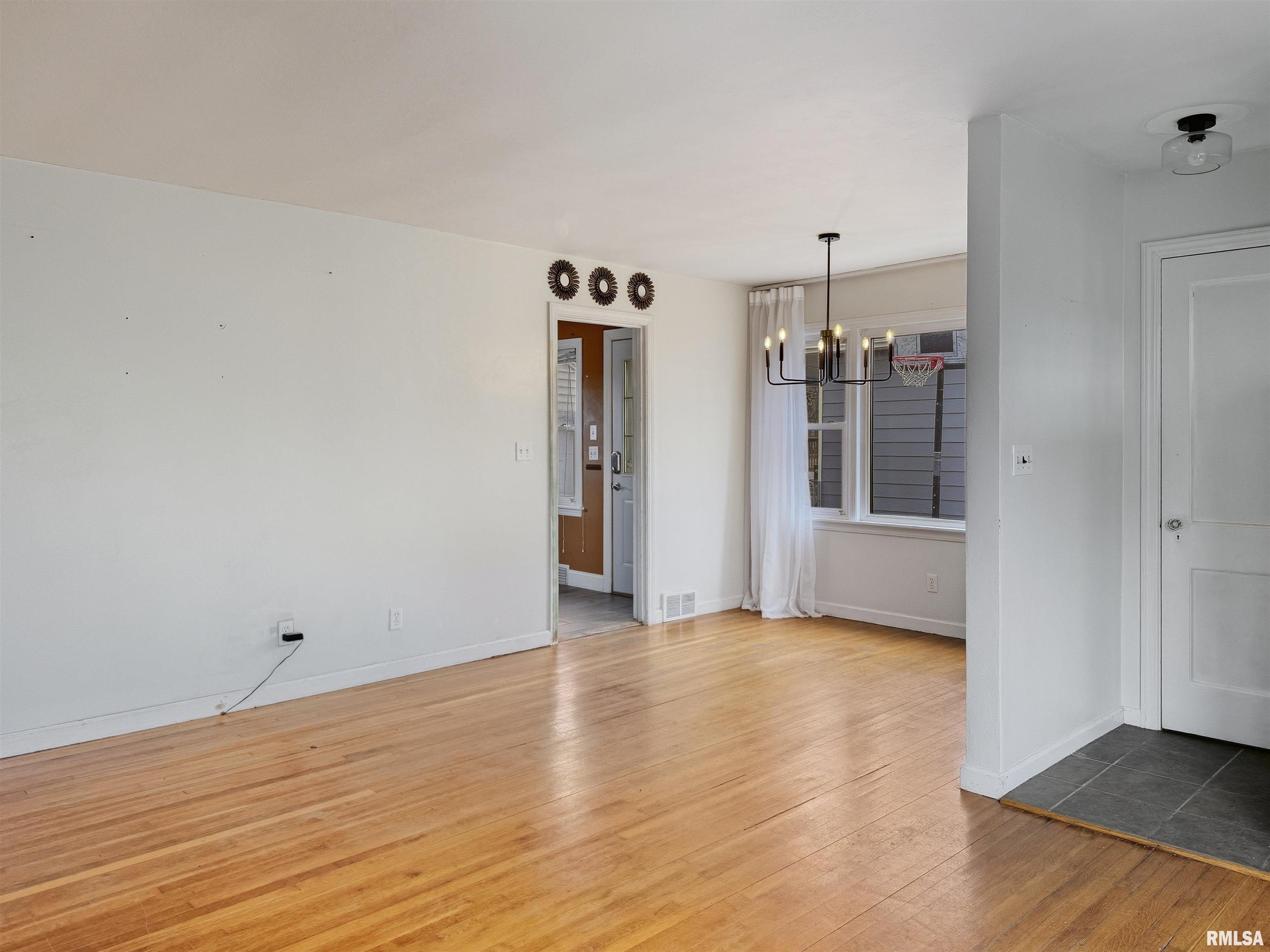 215 Court Drive Washington, IL 61571 - Photo 5 of 44