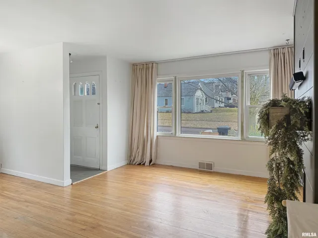 $169,900 | 215 Court Drive, Washington, IL 61571