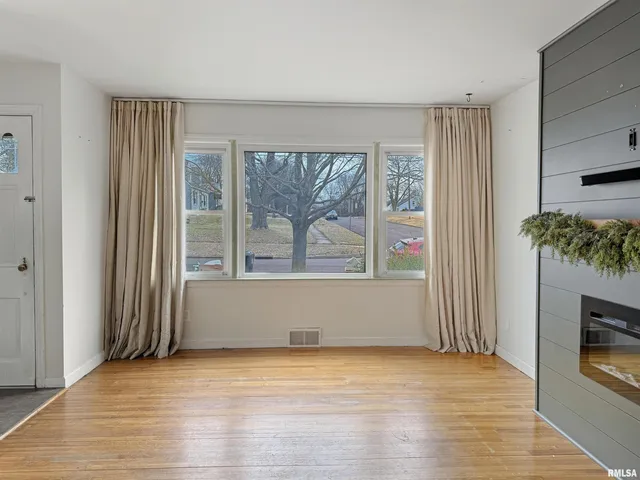 $169,900 | 215 Court Drive, Washington, IL 61571