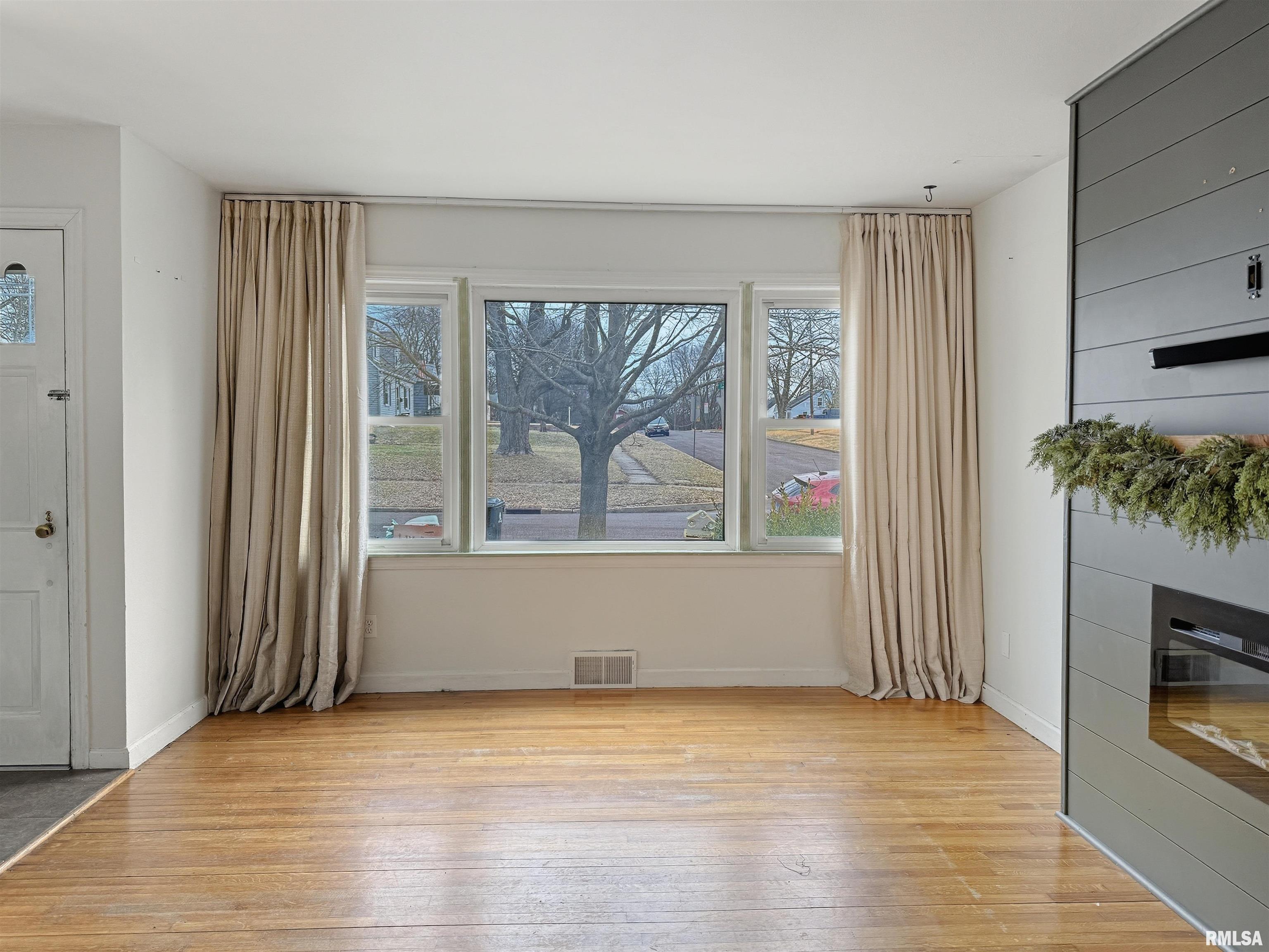 215 Court Drive Washington, IL 61571 - Photo 7 of 44