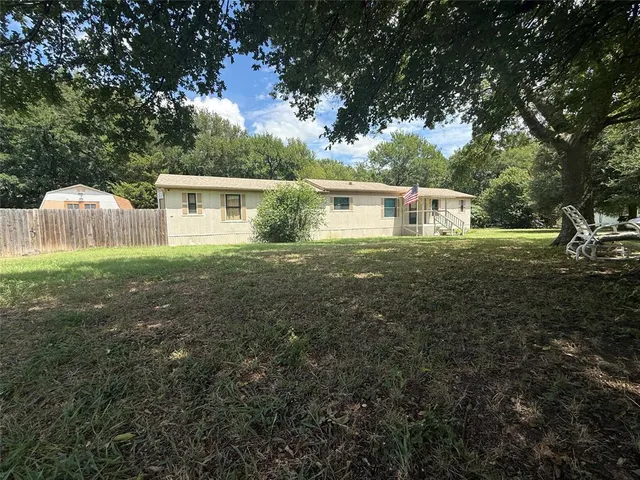 $250,000 | 1027 Glen Brook Drive, Pecan Hill, TX 75165