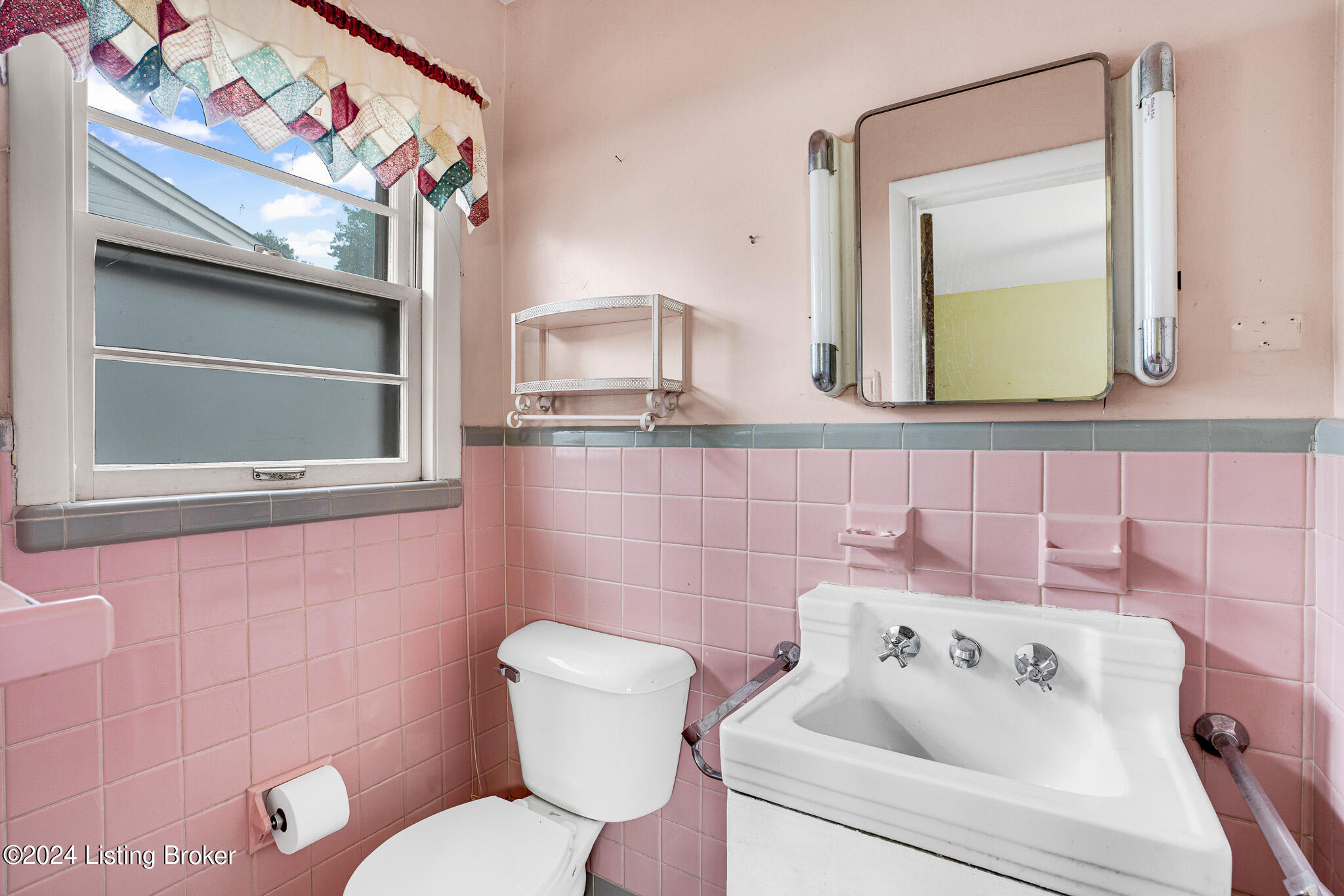 4416 Lincoln Road Louisville, KY 40220 - Photo 20 of 50 Primary Full Bathroom