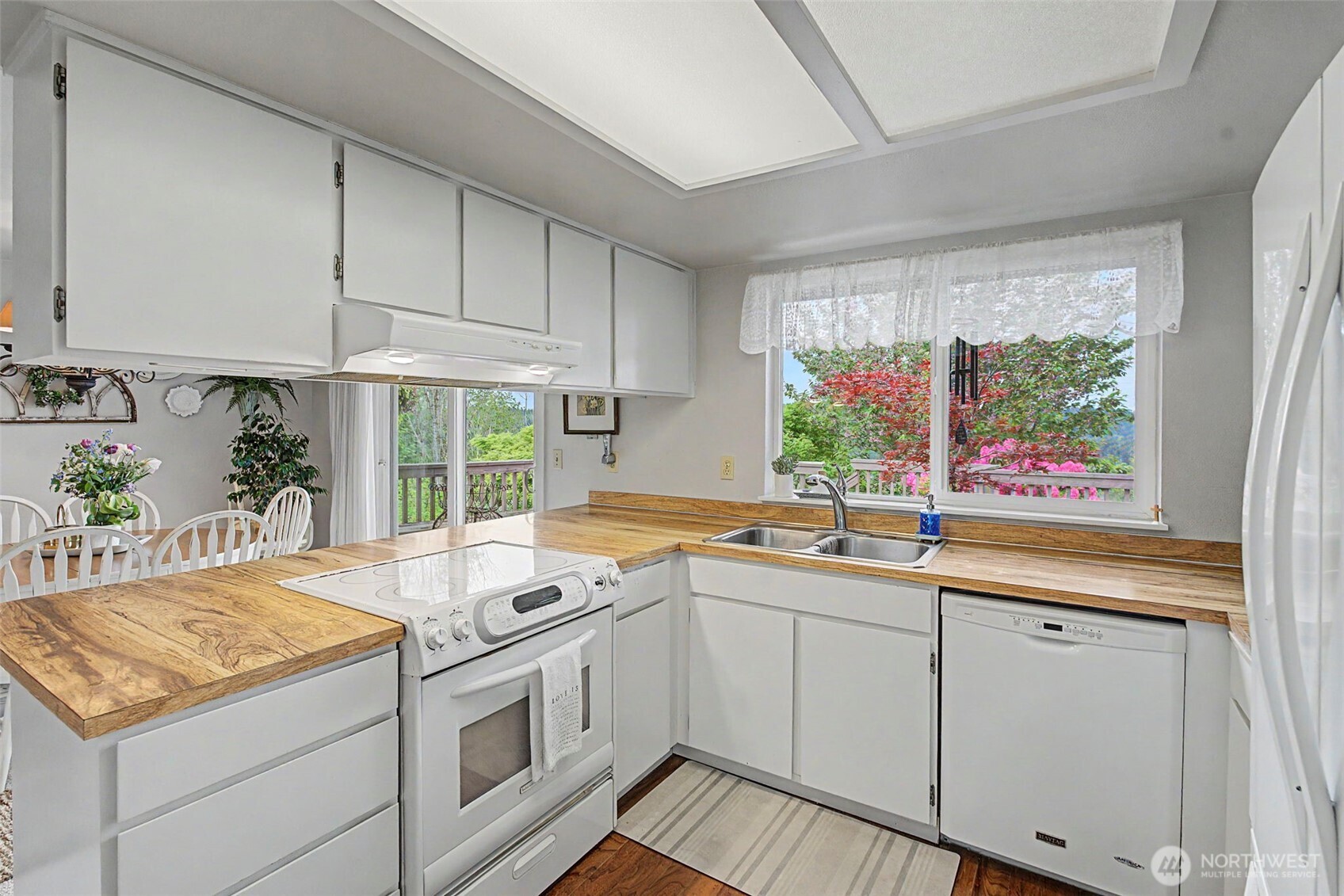 1611 Ham Hill Road Centralia, WA 98531 - Photo 11 of 40 a kitchen with a sink stove and cabinets