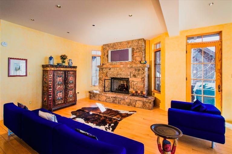 25 Cresta Road Edwards, CO 81632 - Photo 4 of 14 Sitting room off of kitchen area- could