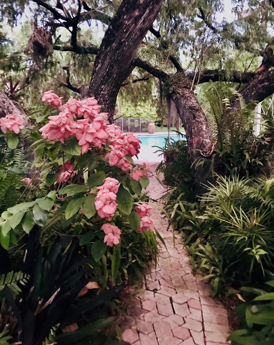 8420 Southwest 70th Street Miami, FL 33143 - Photo 14 of 20