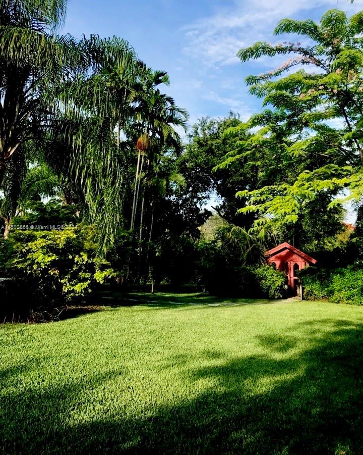 8420 Southwest 70th Street Miami, FL 33143 - Photo 17 of 20 a view of green field