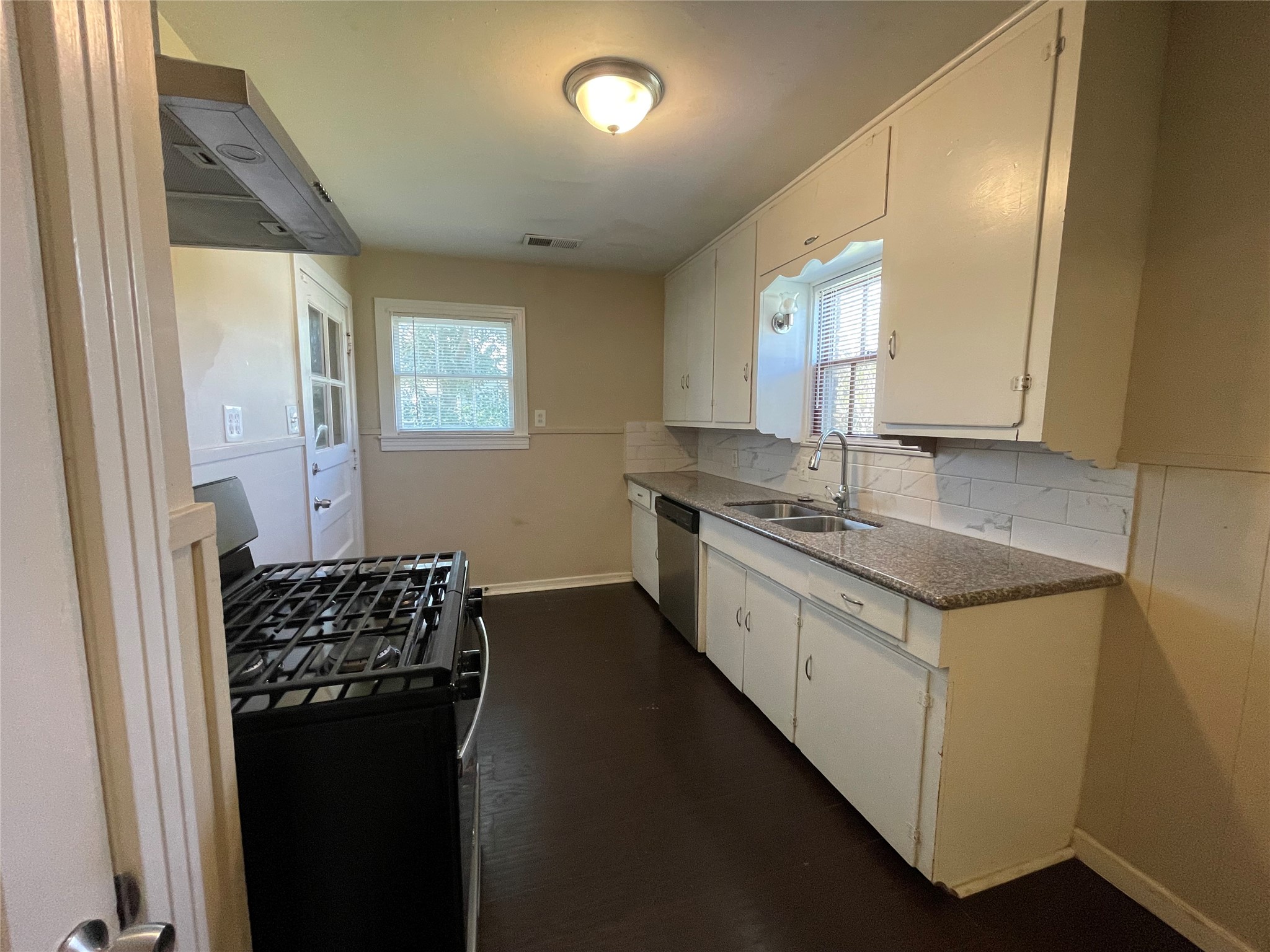 2904 Fannin Street La Marque, TX 77568 - Photo 11 of 16