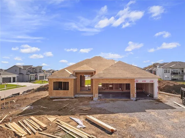 $750,950 | 8996 Shady Bend Road, Lenexa, KS 66227