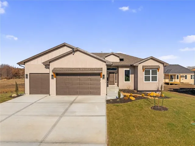 $750,950 | 8996 Shady Bend Road, Lenexa, KS 66227