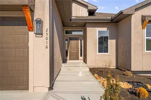 $750,950 | 8996 Shady Bend Road, Lenexa, KS 66227