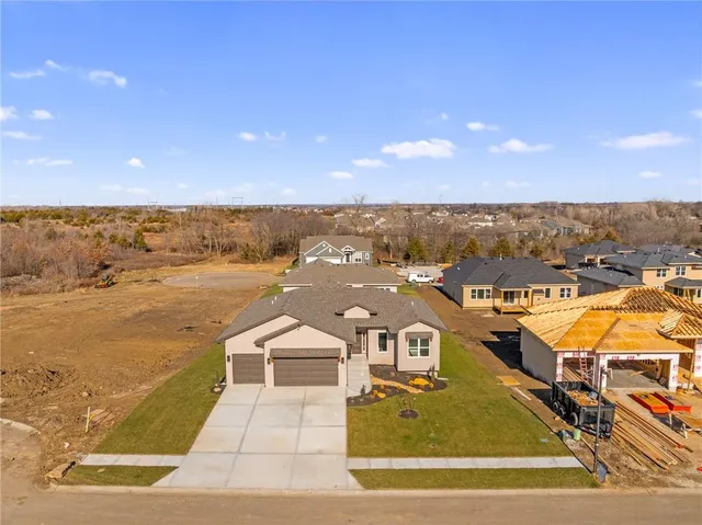 $750,950 | 8996 Shady Bend Road, Lenexa, KS 66227