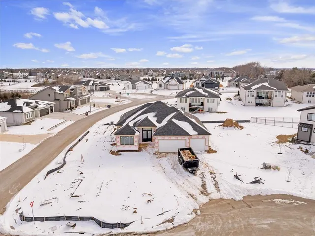 $750,950 | 8996 Shady Bend Road, Lenexa, KS 66227