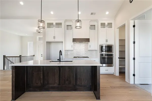$750,950 | 8996 Shady Bend Road, Lenexa, KS 66227