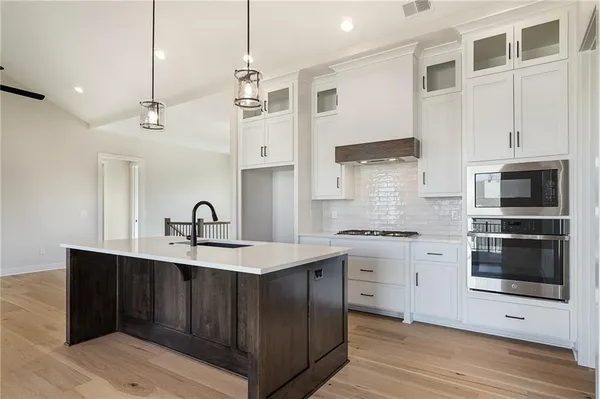$750,950 | 8996 Shady Bend Road, Lenexa, KS 66227