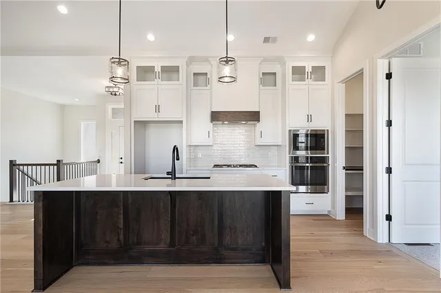 $750,950 | 8996 Shady Bend Road, Lenexa, KS 66227