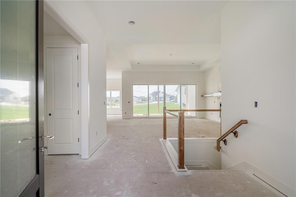 8996 Shady Bend Road Lenexa, KS 66227 - Photo 3 of 58